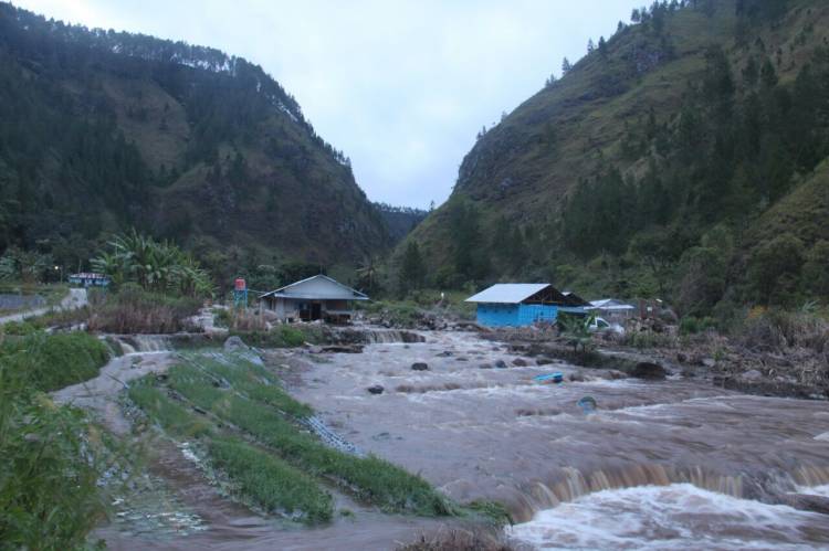 Mengurangi Banjir Bandang Di KDT