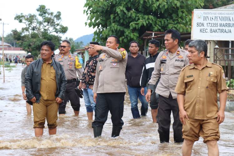 Desa Marbun Tonga Kec.Baktiraja Banjir, Kapolres Humbang Hasundutan Temui Warga