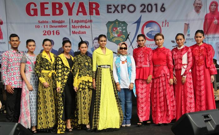 Batik Medan dan Songket Deli di Car Free Day