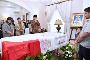 Jokowi Melayat ke Rumah Duka Laksda Arie Henrycus Sembiring