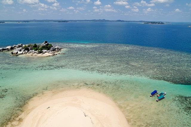 5 Pantai di Indonesia yang Harus Dikunjungi Tahun 2017