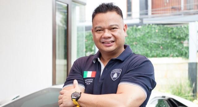 Vice President Lamborghini Club Indonesia Indra Mahesa Naik Banteng ke Danau Toba