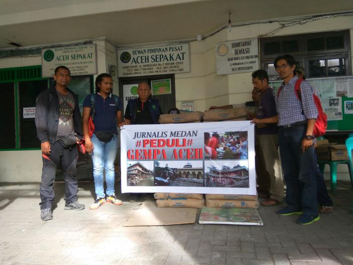 Jurnalis di Medan Bantu Bahan Bangunan untuk Korban Gempa Pidie Jaya