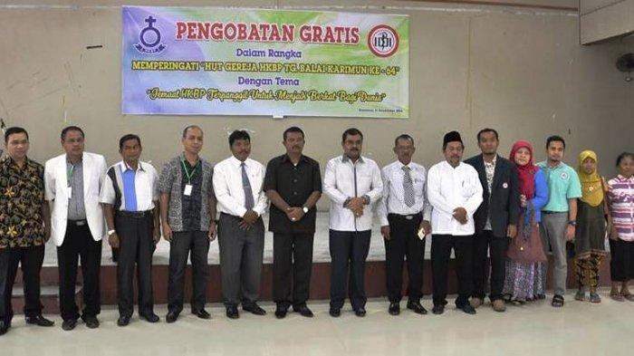 Dihadiri Bupati Aunur Rafiq, Gereja HKBP Karimun Gelar Pengobatan Gratis