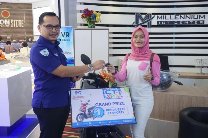 Pengunjung Pameran Bawa Pulang Sepeda Motor