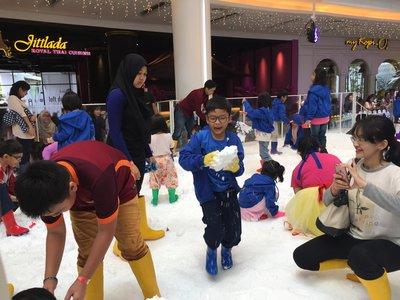 Living World Berbagi Keceriaan di "JOYFUL CHRISTMAS"