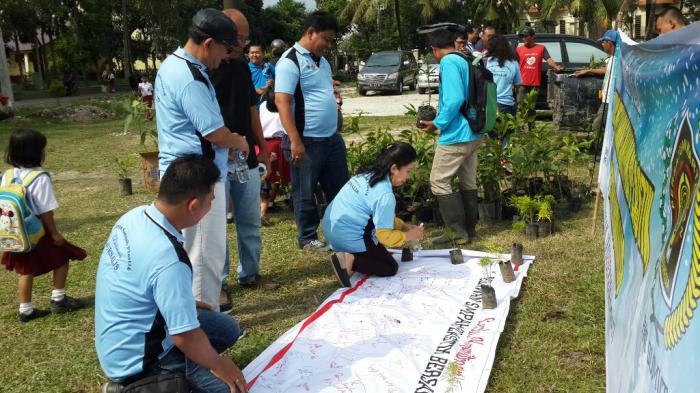 Panitia Natal PWI Sumut dan YSKI Kampanye Perangi Sampah Plastik