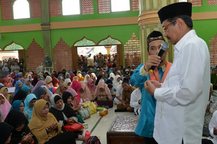 Gubsu Serahkan Bantuan 1.536 Rumah Ibadah