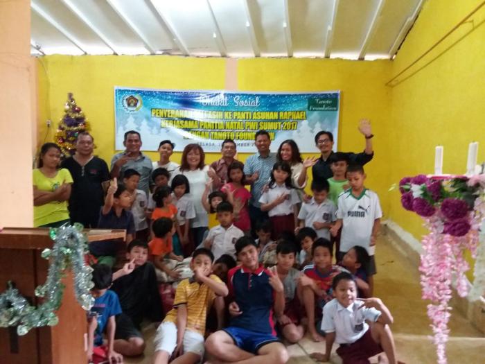 Panitia Natal PWI Sumut 2017 Santuni Anak-Anak Panti Asuhan Rapha-El