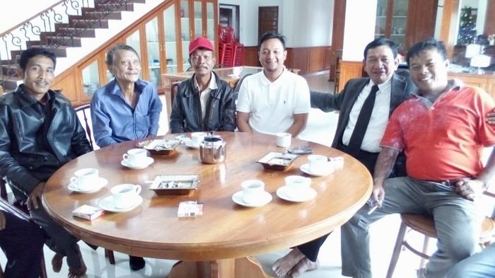 Mantan Bupati Taput Torang Lumbantobing Adakan Open House Natal Bersama Masyarakat Taput di Kediamannya