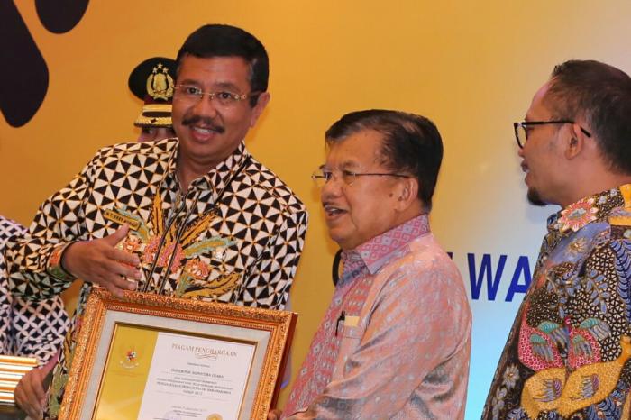 Wapres Beri Penghargaan Pembinaan Usaha Produktif