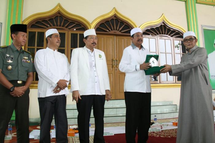 Gubernur Hadiri HAUL Syekh HAD Syarief Alam Bersama 10 Ribu Jamaah