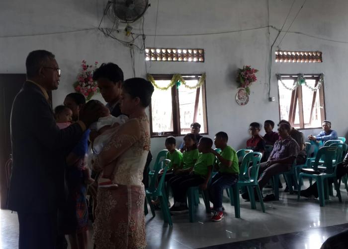 Rayakan Natal, GPI Namorambe Adakan Penyerahan Anak