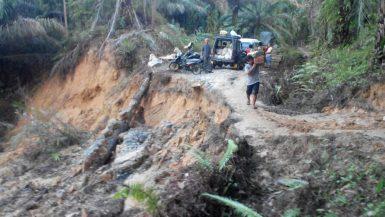 Jalan Kabupaten Nyaris Putus di Tapsel