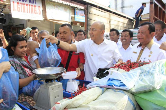 Wali Kota Tinjau Operasi Pasar di Pasar Sei Sikambing