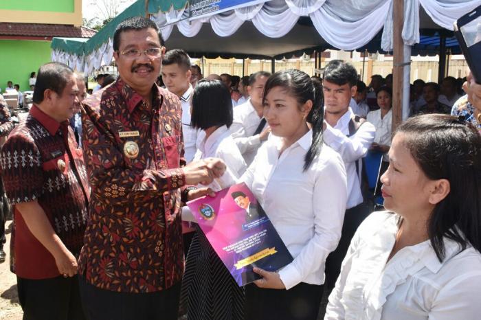 SK 2.120 Guru Tidak Tetap di Pulau Nias Diserahkan