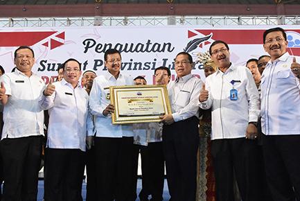 Tengku Erry Dianugerahi Bapak Literasi