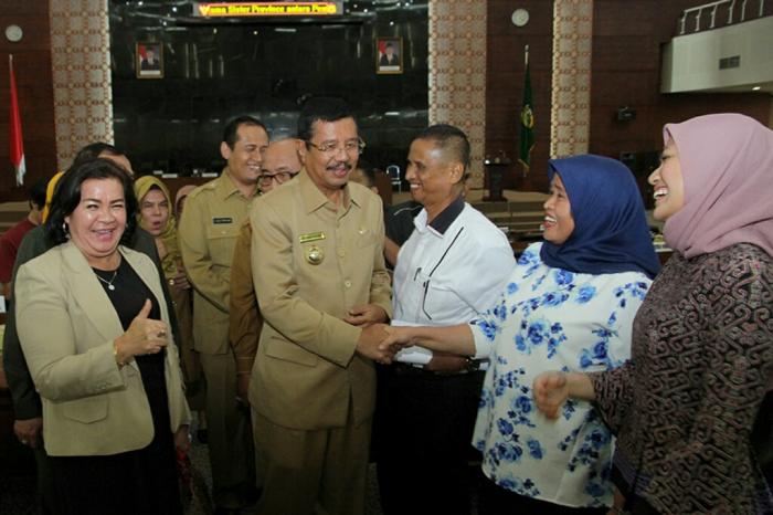 R-APBD 2018 Disahkan, Gubernur Apresiasi Kepedulian Anggota Dewan