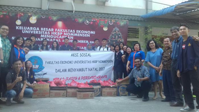 Fakultas Ekonomi Nommensen Bagikan Bingkisan Natal