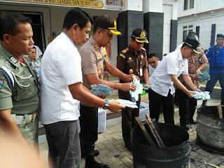 Dimusnahkan, 13.418 e-KTP Rusak Dan Invalid Di Tapsel