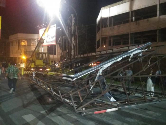 Tim Gabungan Terus Berupaya Tertibkan Papan Reklame Bermasalah