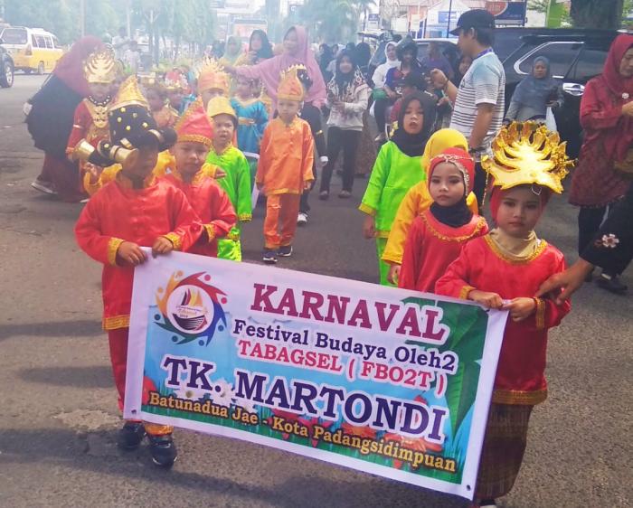 Drumband Karnaval Anak Dan Tor Tor Gale Gale MAN 2 Sidimpuan Ramaikan FBO2 Tabagsel