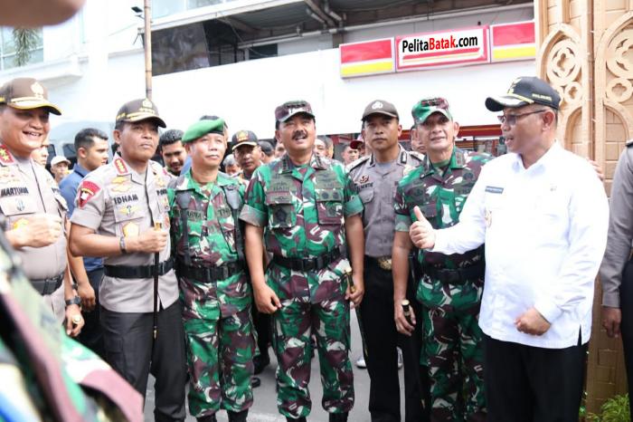 Panglima TNI dan Kapolri Kunjungi PosPam Natal dan Tahun Baru di Medan