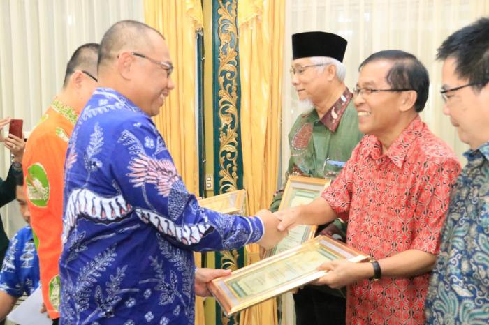 Piagam Penghargaan Kepada Tokoh Lintas Agama
