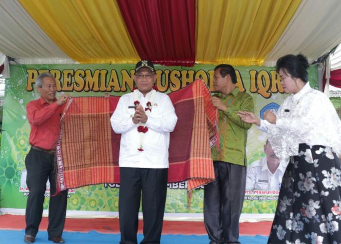 Akhyar Diulosi Saat Resmikan Mushola UPT SMP Negeri 18 Medan