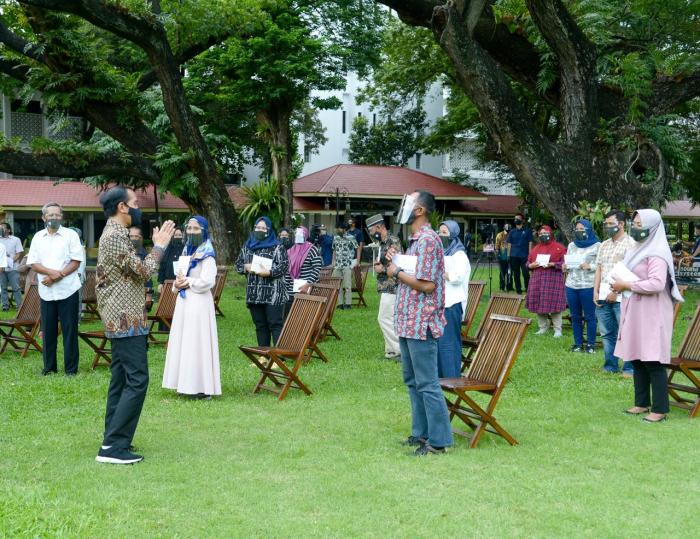 Presiden Jokowi Serahkan Bantuan Modal Kerja untuk Ringankan Beban di Saat Pandemi