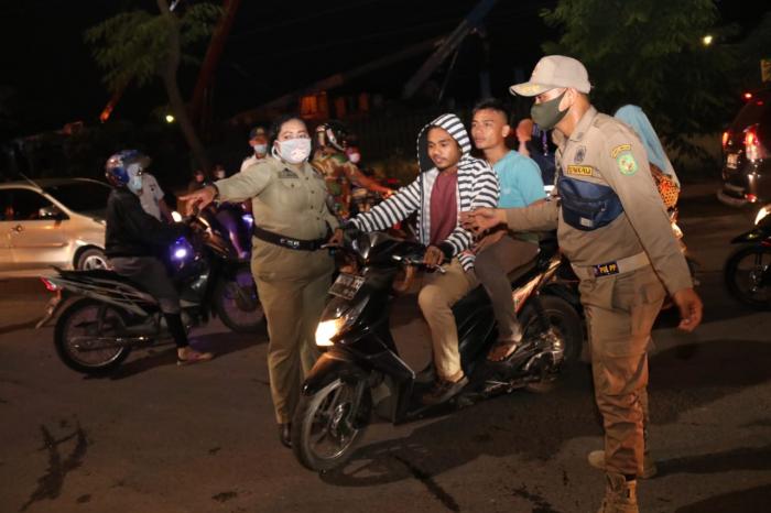 Saat Keluar Malam, Warga Terjaring Penertiban