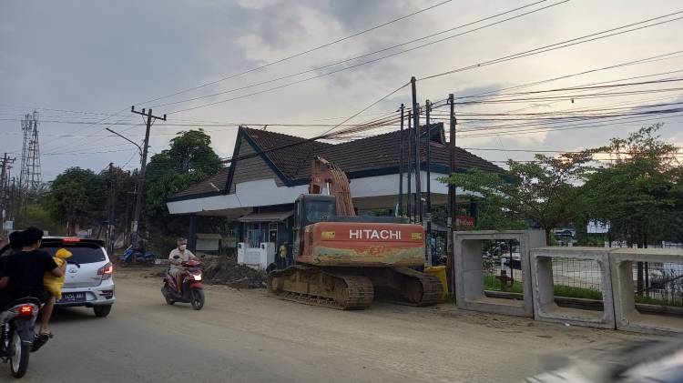 Jelang Akhir Tahun, Warga Medan Hirup Debu Proyek Drainase