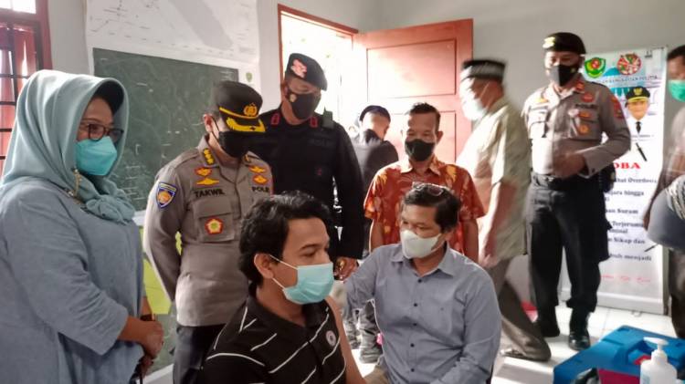 Bhakti Brimob, Batalyon C Pelopor Brimob Poldasu Fasilitasi Vaksinasi dan Salurkan Sembako Kepada Masyarakat