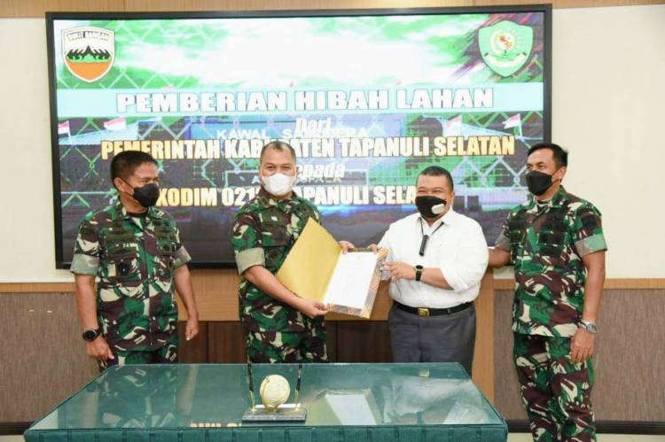 Bupati Tapanuli Selatan Serahkan Hibah Tanah Untuk TNI