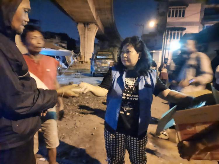 Sebarkan Cinta Kasih Natal, Komunitas di Medan Keliling Kota Temui para Tunawisma