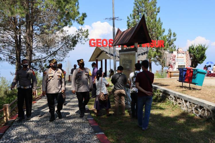 Giat Ops Lilin Toba-2021, Kapolres Humbang Hasundutan Cek Pengamanan di Objek Wisata Sipincur