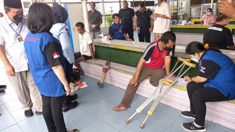 Hari Disabilitas Internasional, YSKI Ukur Kaki Pengganti untuk Warga Binaan Lapas Kelas 1 Tanjung Gusta