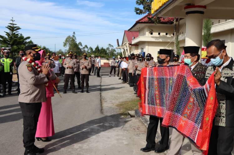 Berlangsung Sederhana, Satuan Polres Humbahas Sambut AKBP Achmad Muhaimin, S.I.K.,M.H