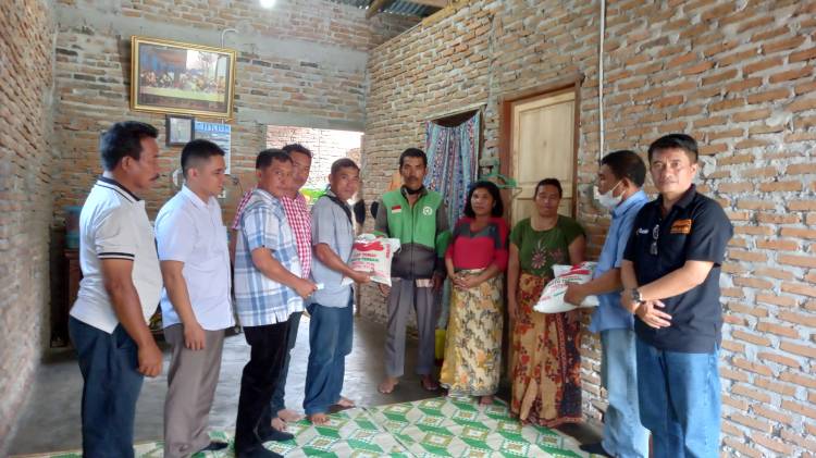 Pengurus PTMBB Serahkan Tali Kasih Untuk Keluarga Manalu di Kelurahan Binjai