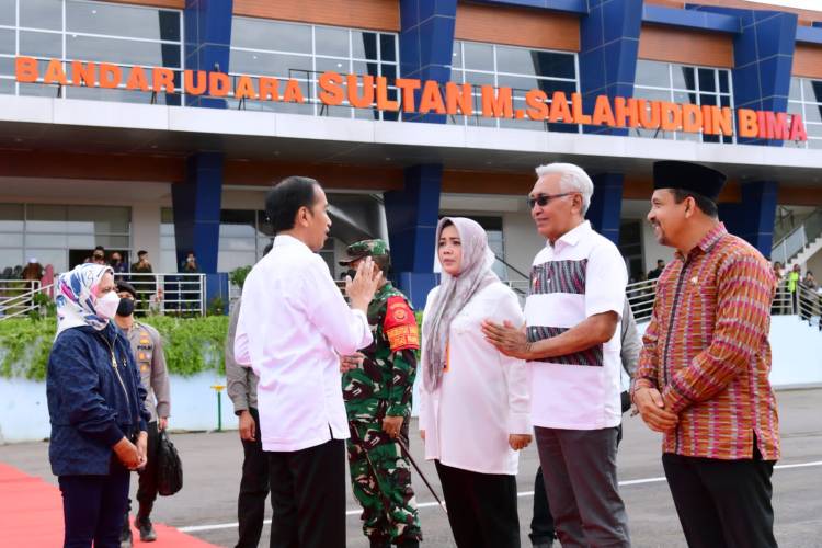 Presiden dan Ibu Iriana Tiba di Kabupaten Sumbawa