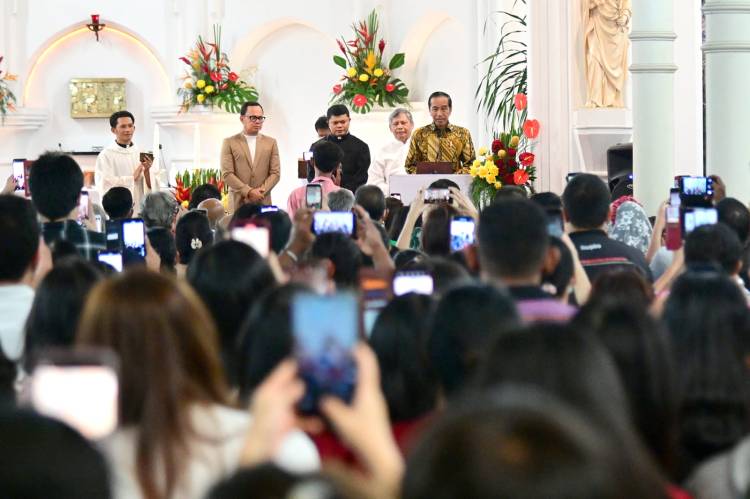 Kunjungi Gereja di Sekitar Kota Bogor, Presiden Ucapkan Selamat Natal bagi Umat Kristiani