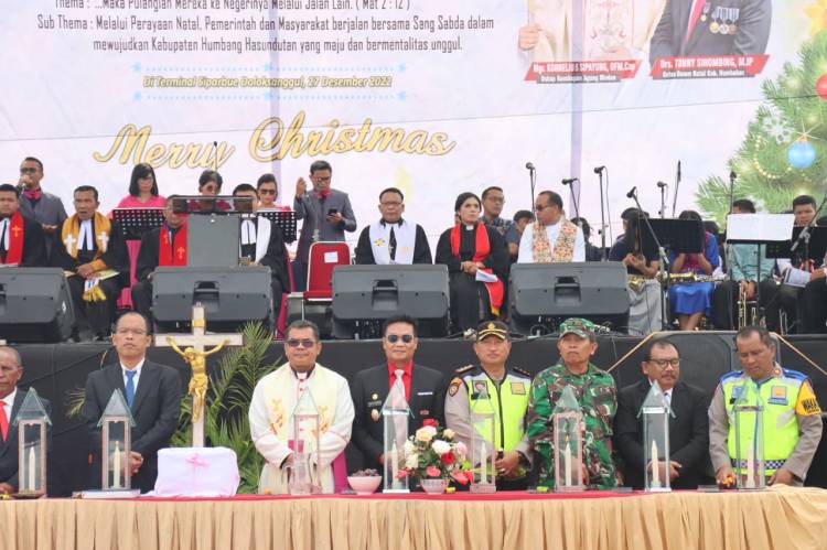 Kapolres Humbang Hasundutan Hadiri Perayaan Natal Pemerintah Bersama Masyarakat Kabupaten Humbahas Tahun 2022