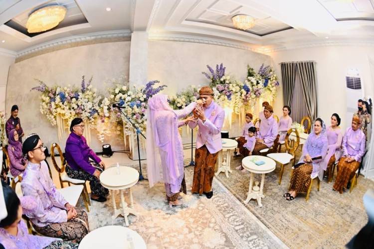 Kaesang Sekeluarga Hadiri Upacara Malam Midodareni di Rumah Erina Gudono