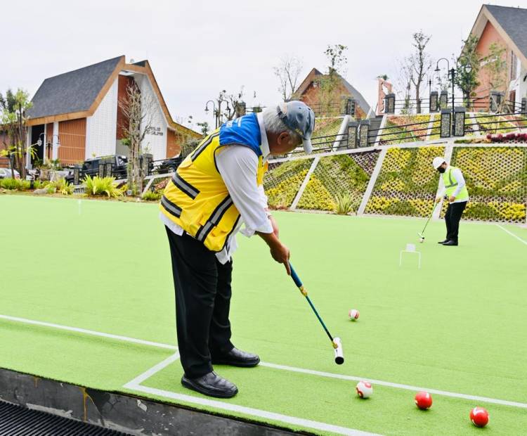 Momen Presiden Nonton Menteri Basuki dan Gubernur Jabar Main Gateball