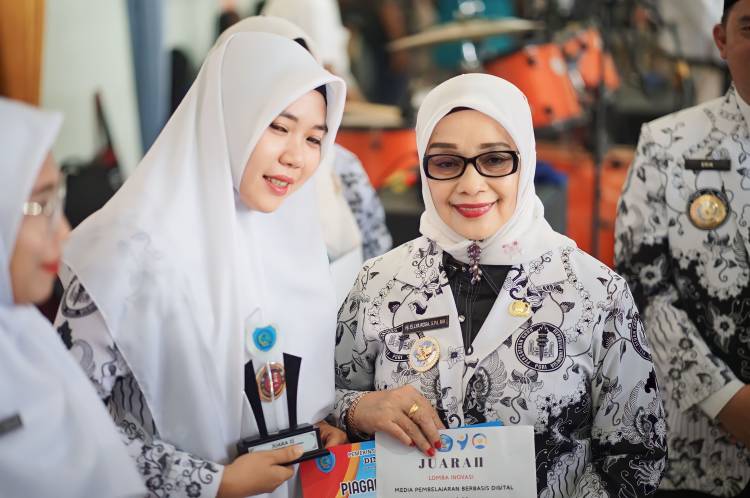 Rayakan Hari Guru, Bupati Labuhanbatu Berikan Kado Istimewa Untuk Guru di Kabupaten Labuhanbatu