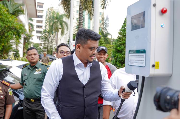 Resmikan SPKL di Balai Kota, Mobil Listrik Makin Tumbuh, Bobby Nasution Silahkan PT Voltron Investasi