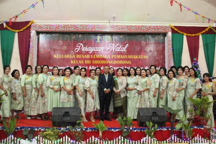 Keluarga Besar Lembaga Pemasyarakatan Kls IIB Siborongborong, Gelar Ibadah Perayaan Natal 2023