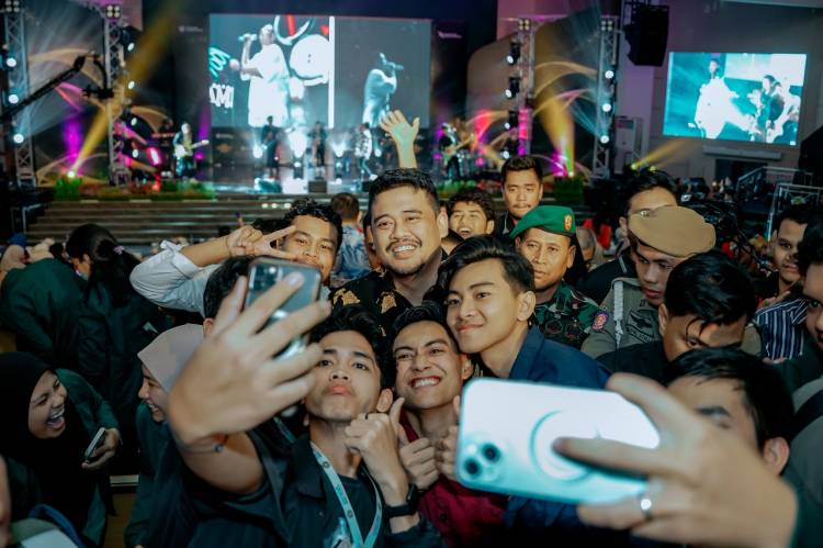 Bobby Nasution Raih USU Awarding dan Dinobatkan Sebagai Tokoh Peduli Pendidikan
