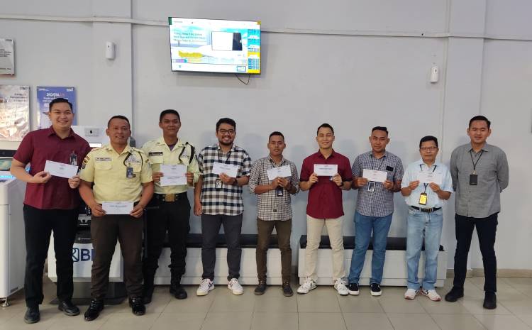 Pinca BRI Branch Office Kotapinang Serahkan Hadiah Sportartacular HUT BRI ke 129 Tahun 2024
