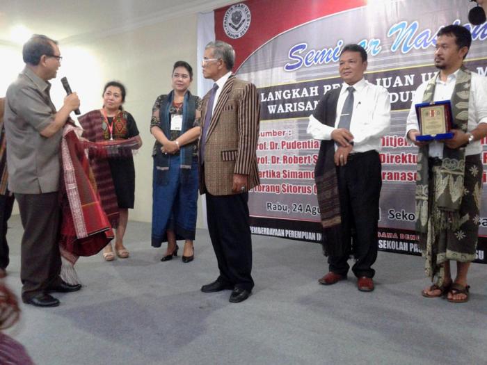 Langkah Pengajuan Ulos Menjadi Warisan Budaya Dunia ke UNESCO